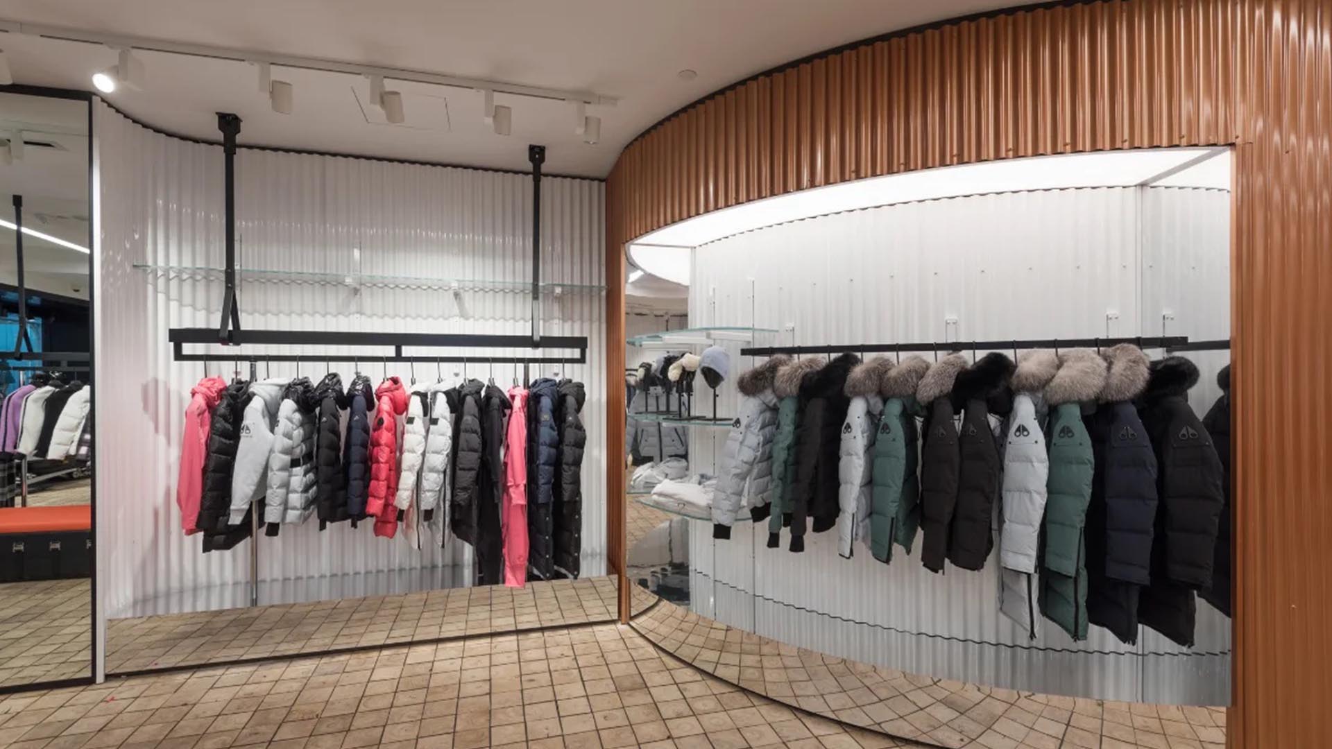 Curved metal wall in retail clothing outlet built by Piddi Deisgn